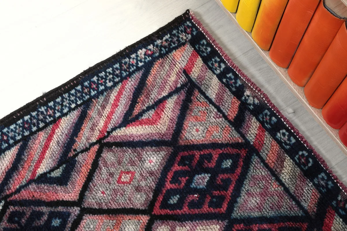 Corner detail of the rug's border, showcasing the intricate patterns and finishing