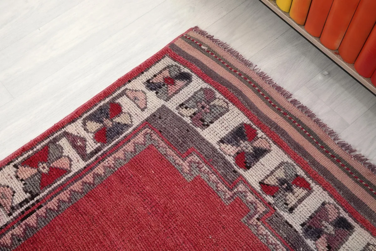 Detailed corner view of the geometric border design and color variations