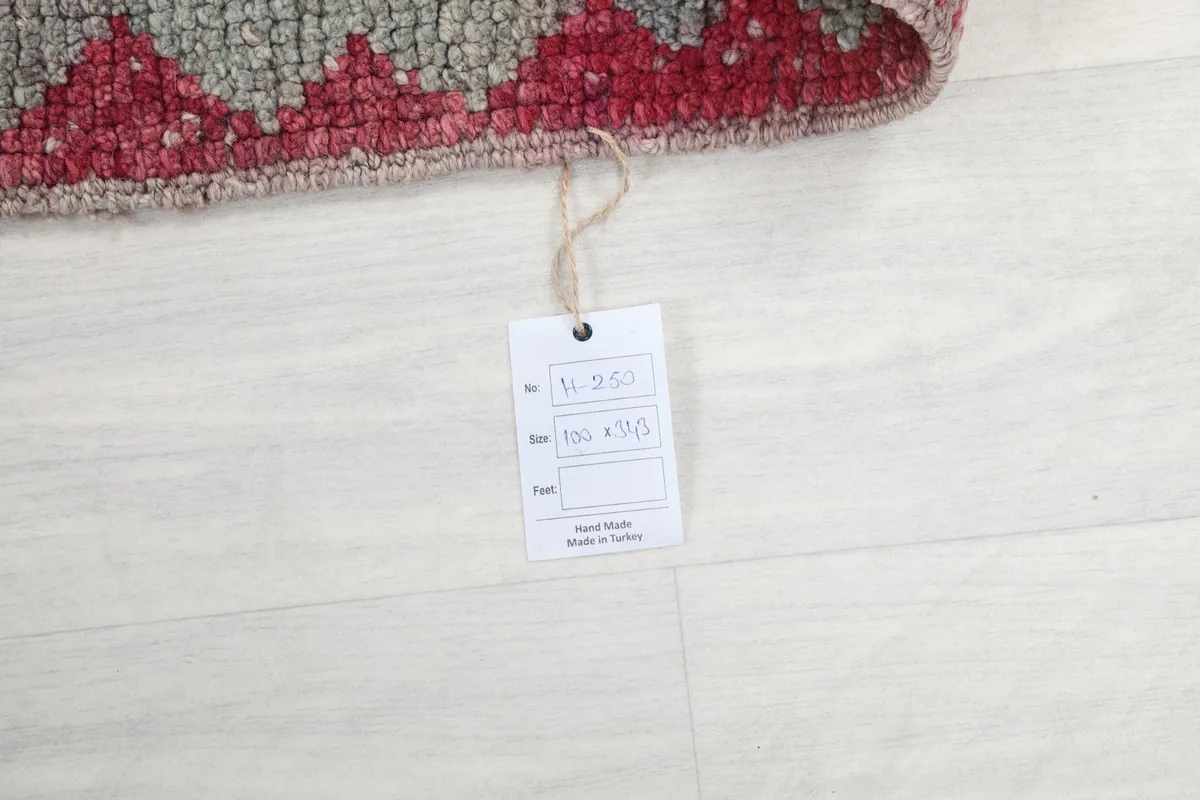 Size tag indicating the dimensions of the hand-knotted Anatolian rug