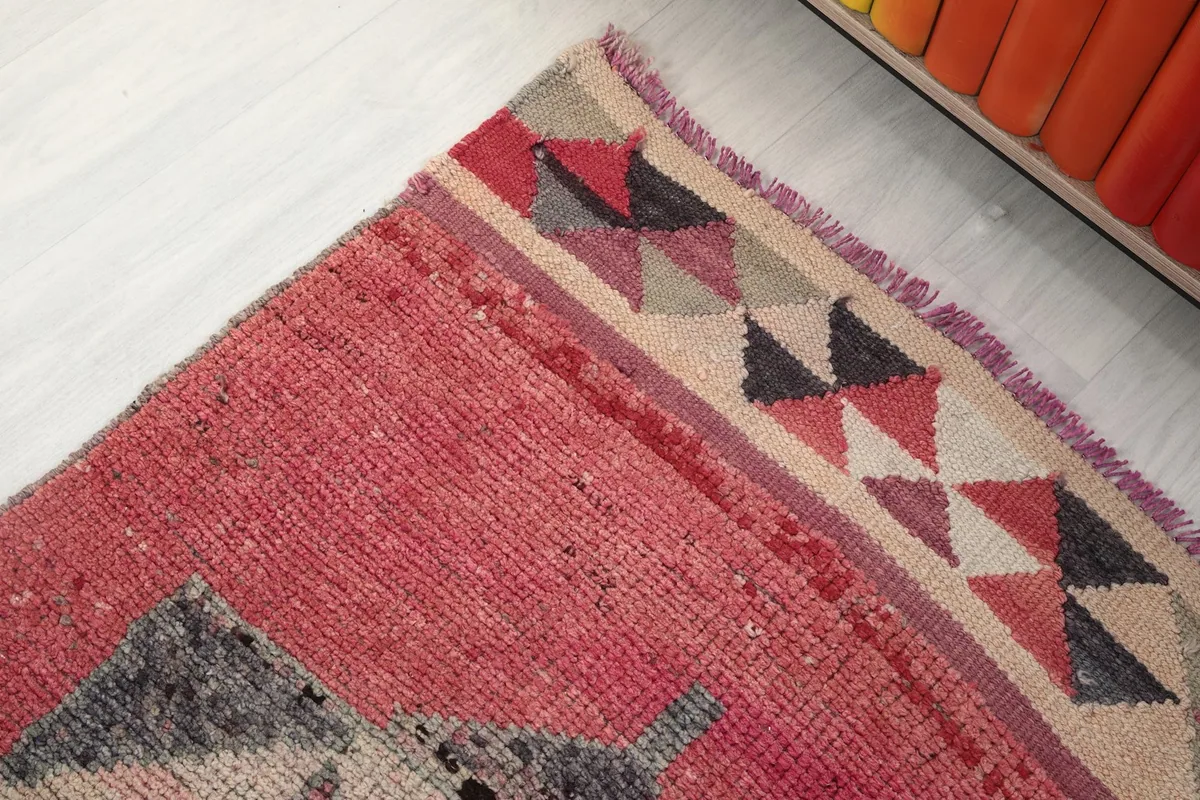 Close-up of the runner's end border with small triangular geometric patterns