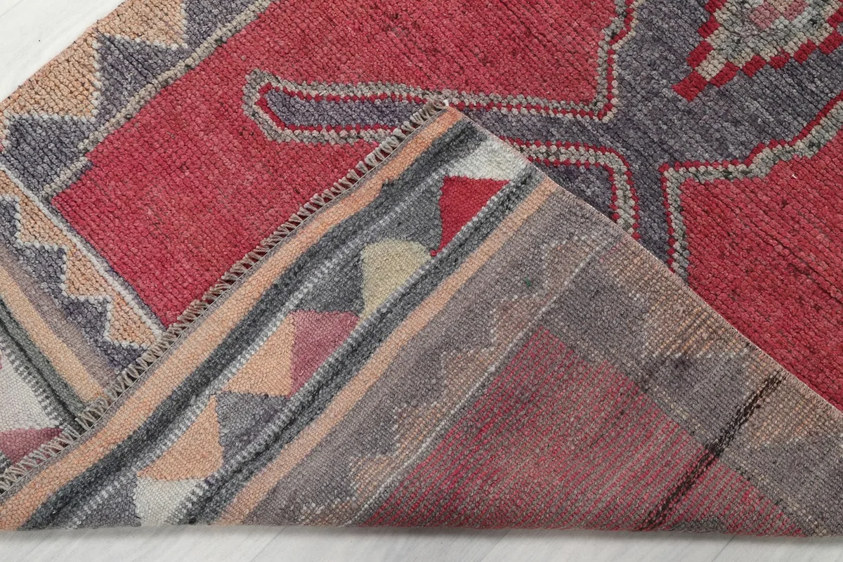 Folded corner of the runner, revealing the reverse side and construction