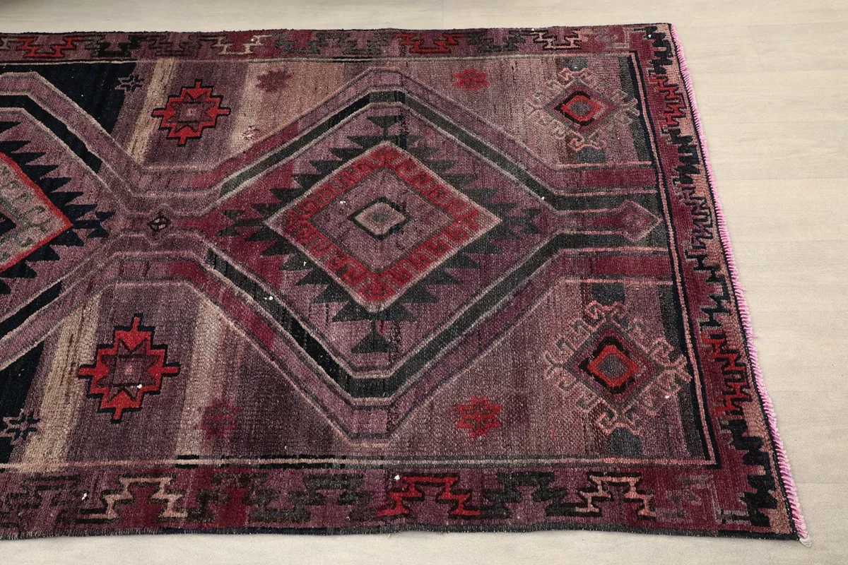 Close-up of the geometric diamond motif and color variations in the runner