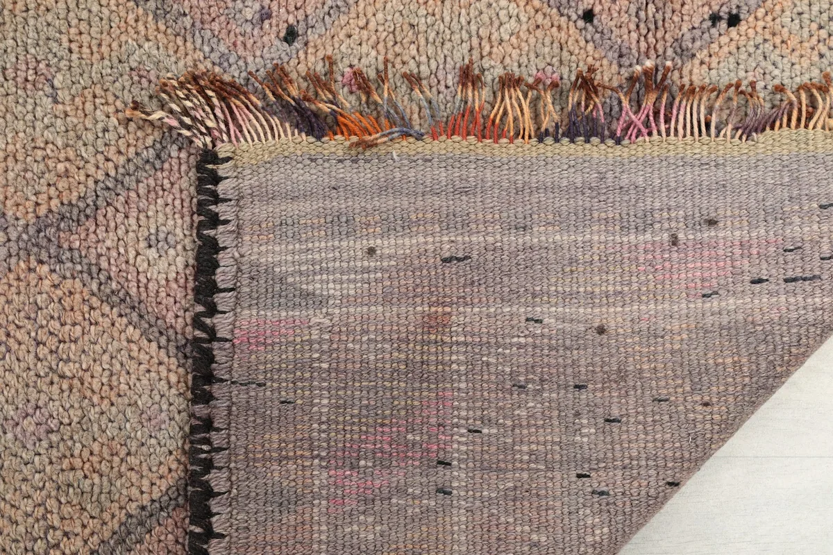 Close-up of the rug's fringe and the reverse side, highlighting the craftsmanship