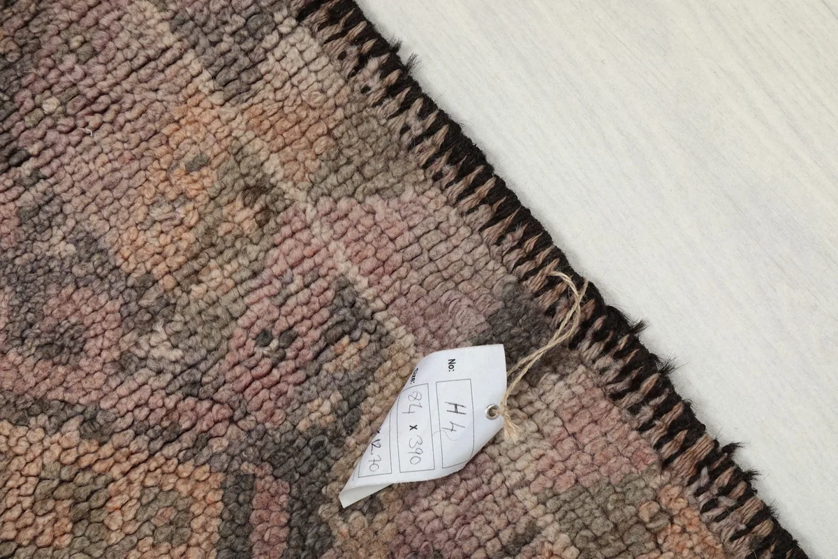 Detail of the rug's texture and edge, with a tag showing dimensions