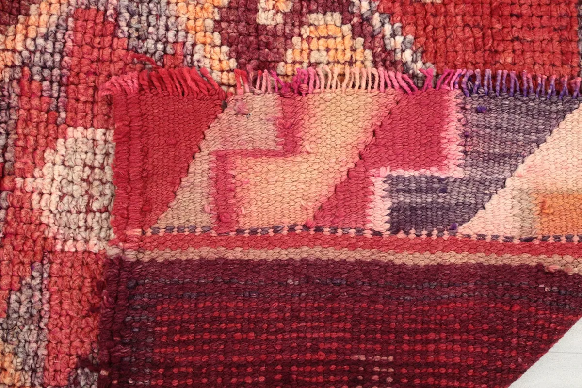 Close-up of the flat-woven end and short fringes, highlighting the craftsmanship and colors.