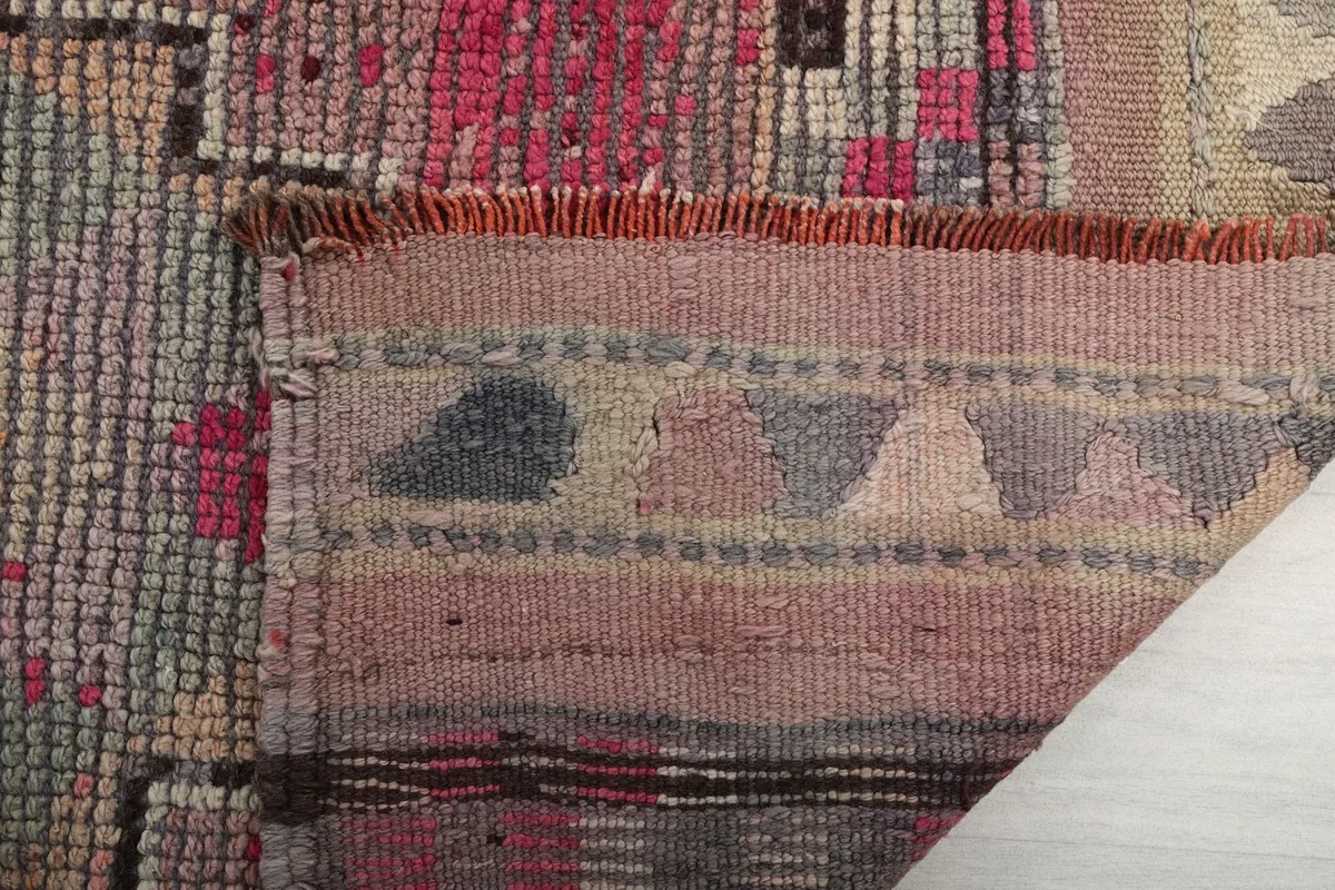 Detail of the rug's fringe and the tightly woven edge, revealing the craftsmanship.