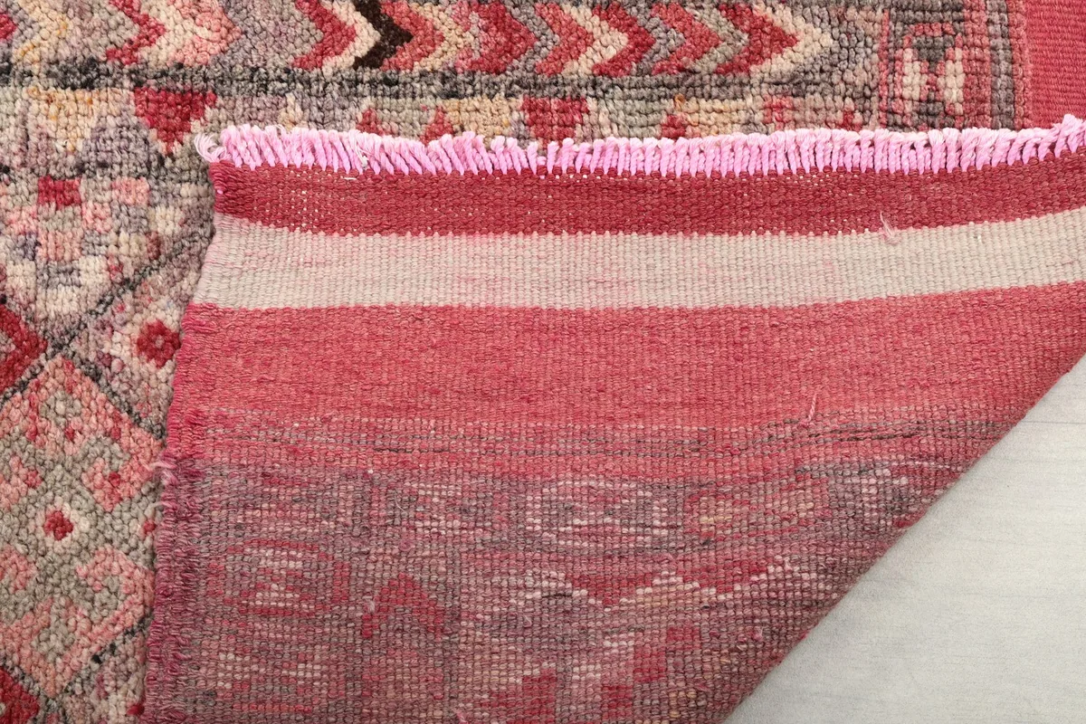 Close-up of the rug's edge, showing the woven fringe and flat-woven end