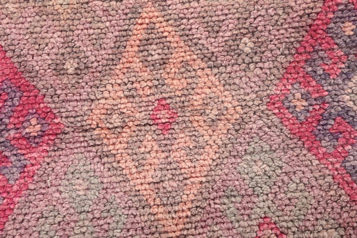 Texture close-up showing the low wool pile and hand-knotted construction