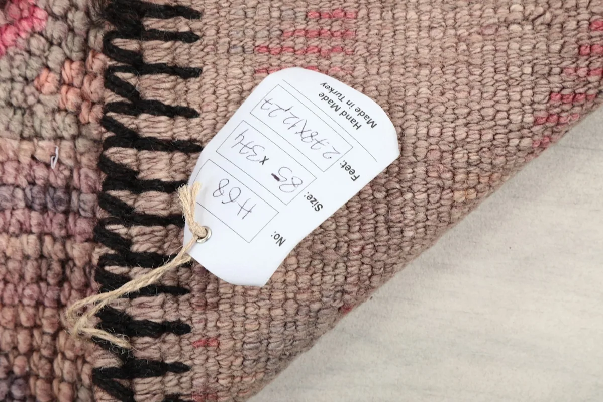 Label attached to the back of the rug indicating its origin and dimensions