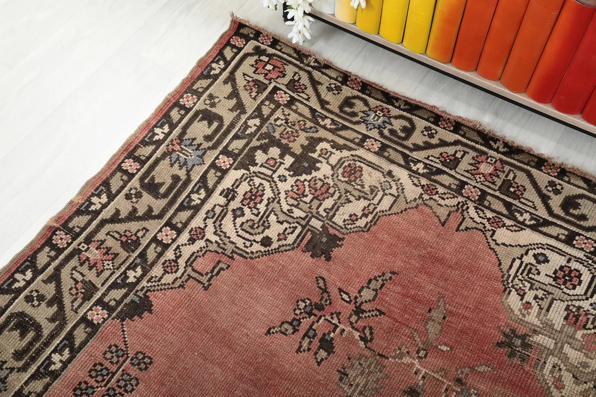 View of the upper border showing floral and geometric elements in beige and charcoal