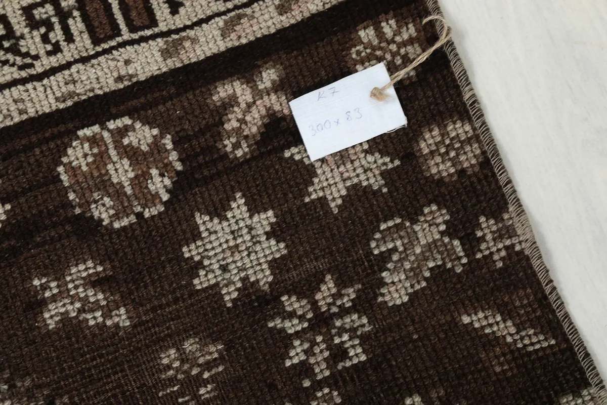 Detail of a tag on the rug showing its dimensions, indicating its authentic origin.