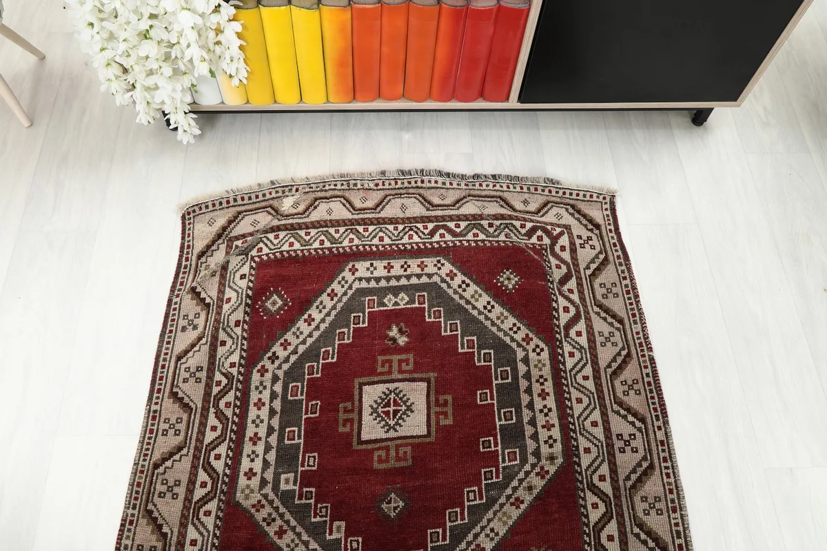 Overhead shot of one end of the runner, displaying the full pattern repeat and fringe.