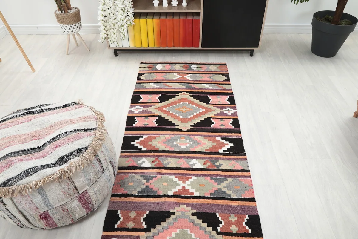 Black Pink Geometric Runner, photo 8