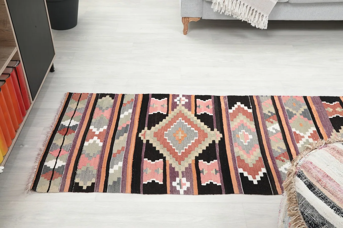 Black Pink Geometric Runner, photo 10
