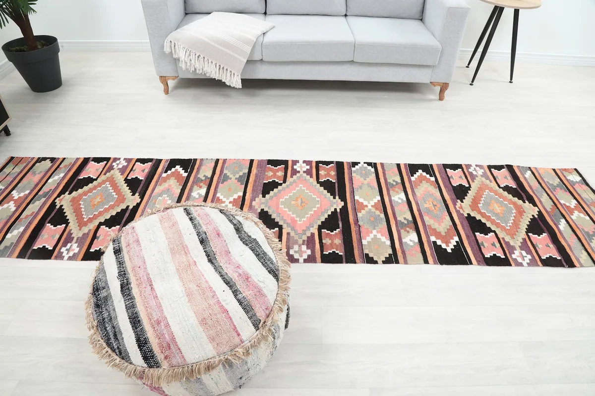 Black Pink Geometric Runner, photo 11