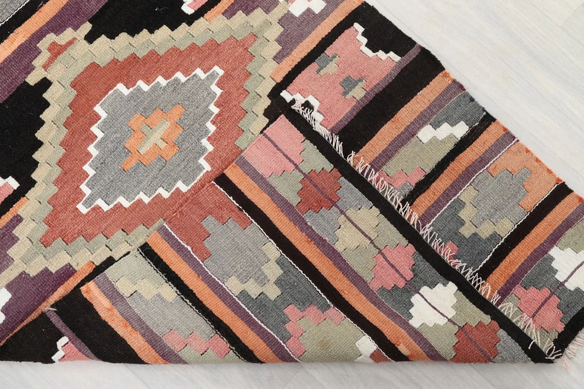 Black Pink Geometric Runner, photo 12