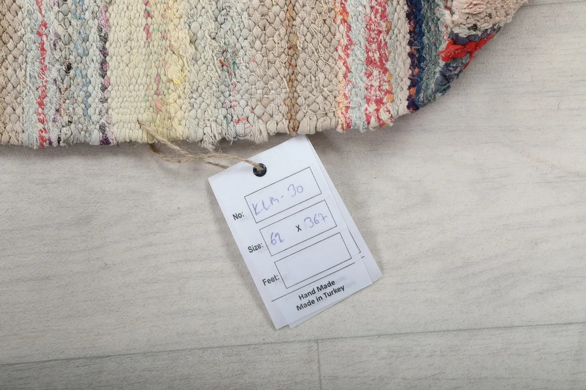 Tag showing the rug's size in centimeters and confirming it is hand-made in Turkey.