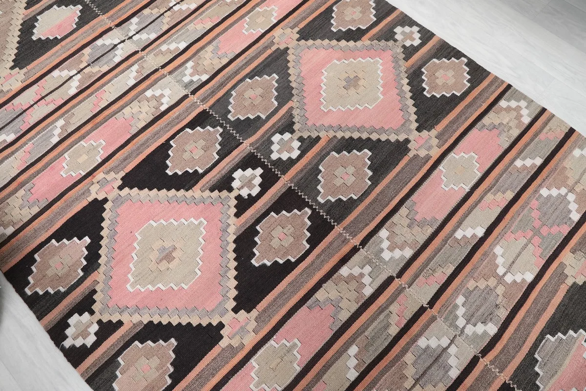 Overhead angle view capturing the full geometric design of the vintage runner