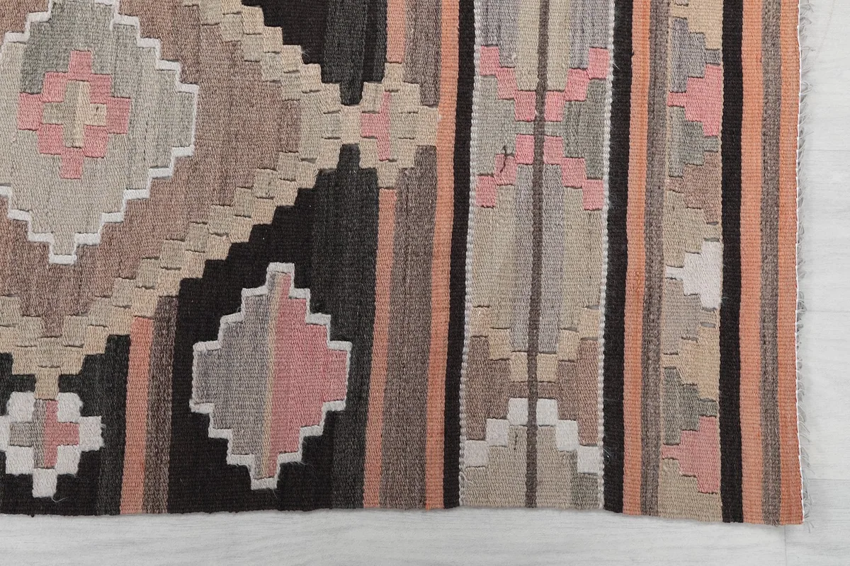Detail of the rug's edge, highlighting the hand-knotted wool pile and cotton foundation