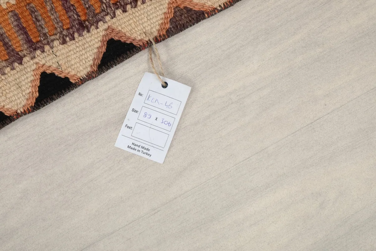 Tag displaying the rug's dimensions: 89 x 306 cm, confirming its Anatolian origin