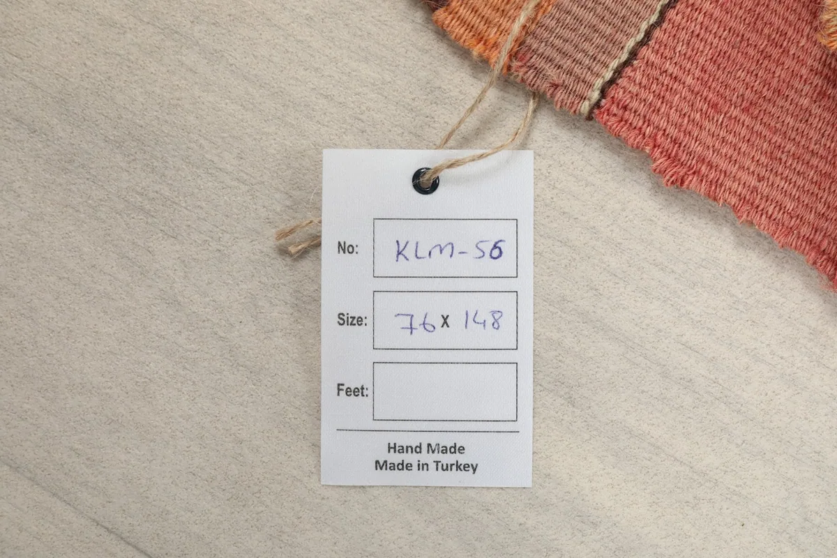 Product tag showing the rug's identification number and size in centimeters