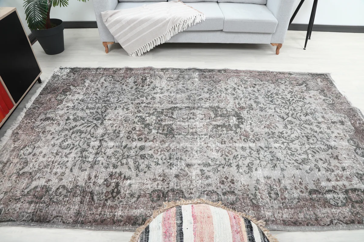 Rose Gray Medallion Rug in a room setup, showing overall size and placement
