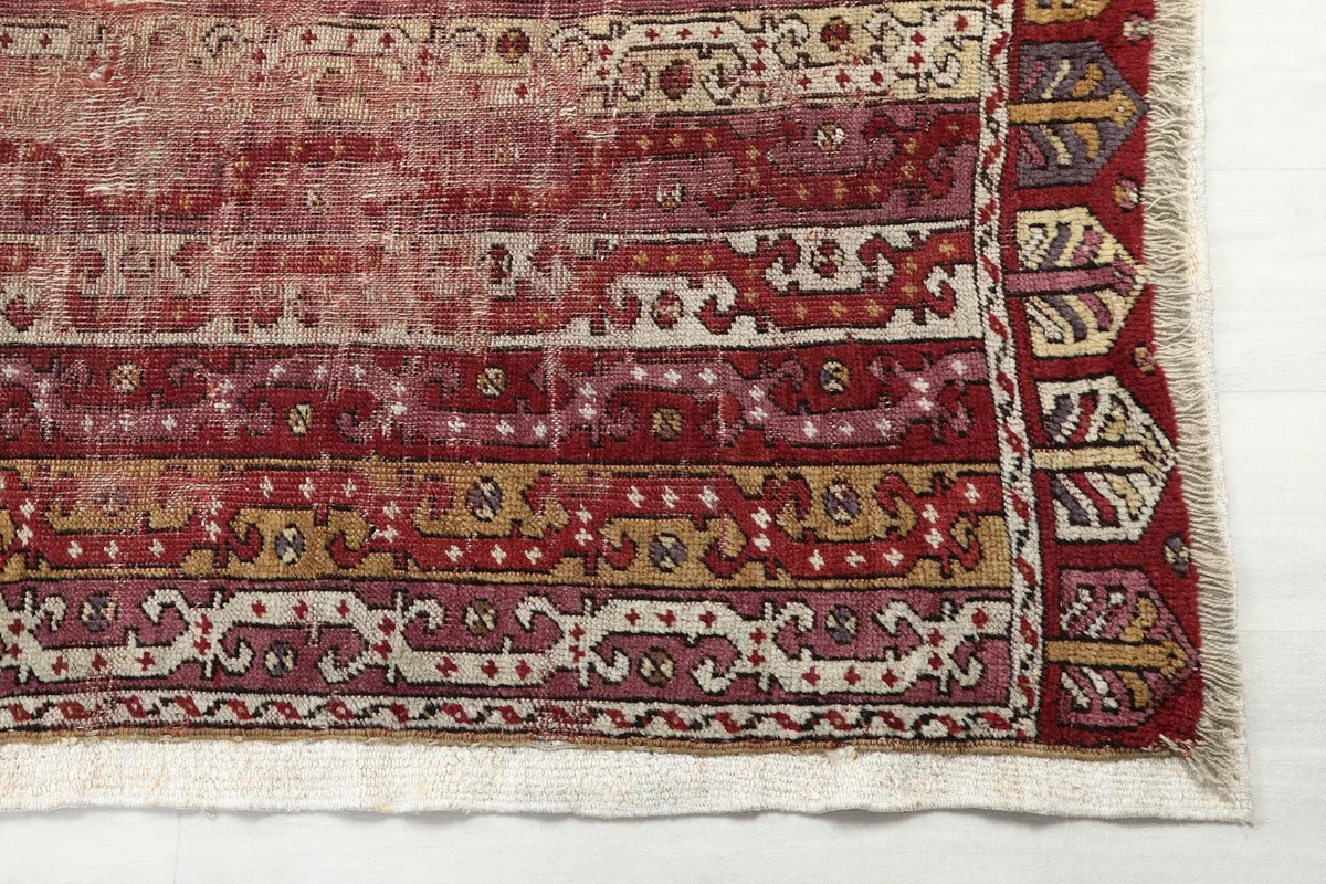 Detail of the end border and fringe, highlighting the beige and brown tribal motifs.