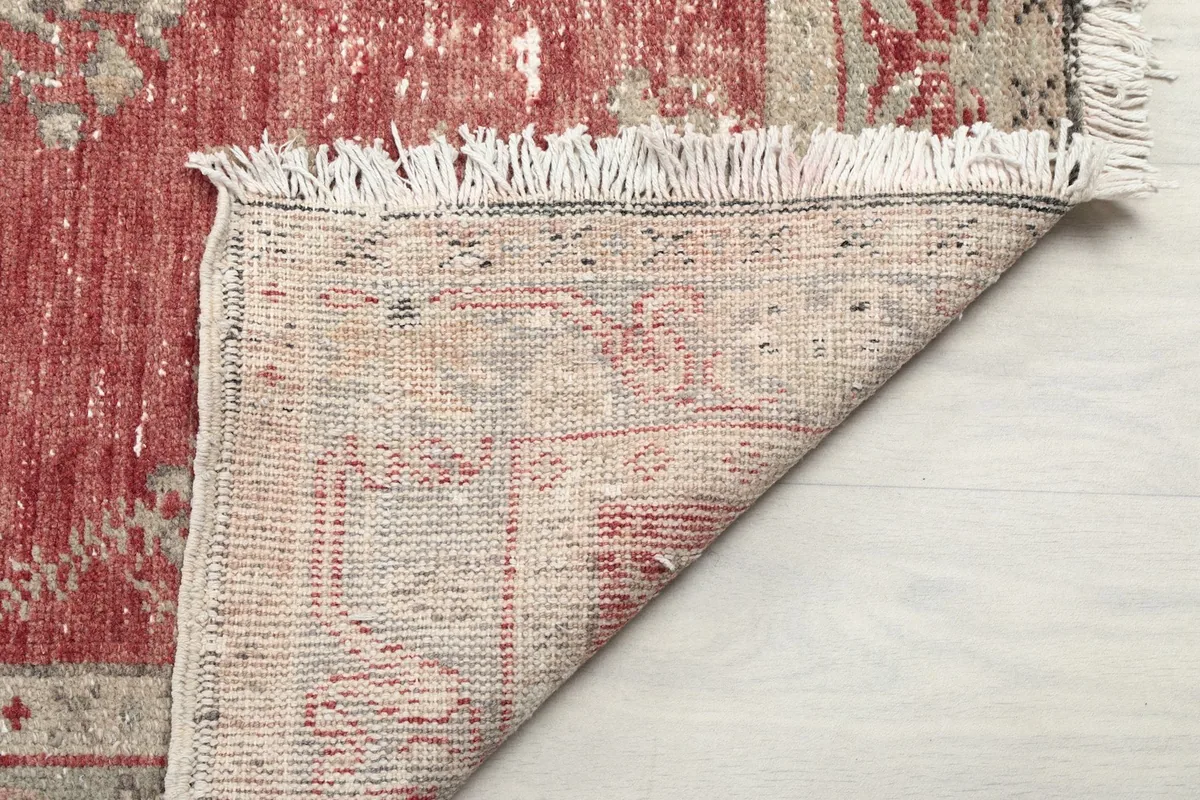 Detail of the rug's fringe and the reverse side, showing the craftsmanship