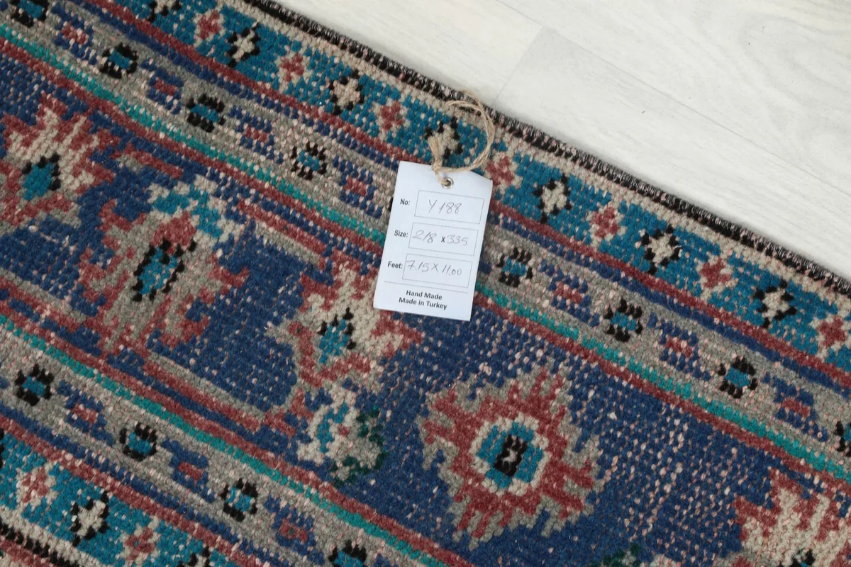 Close-up of the rug's border with a product tag showing details