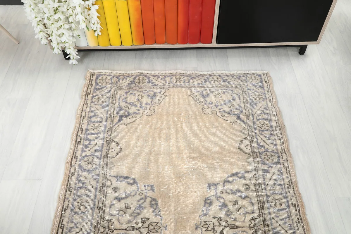 Overhead view of one end of the runner, emphasizing the beige field and blue border design.