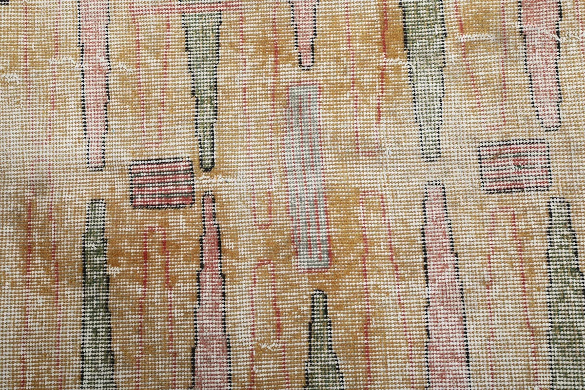 Close-up of the abstract design, showing individual knots and color blending in the pile