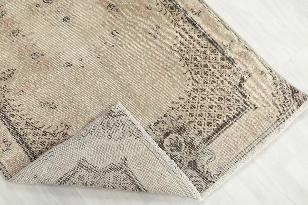 View of the rug's back and a folded corner, revealing the cotton foundation