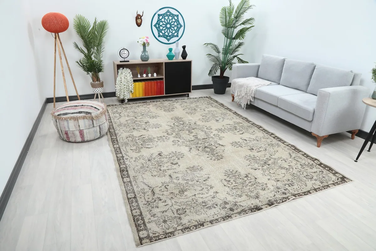 Vintage Anatolian rug showcasing its size and pattern within a modern room setup