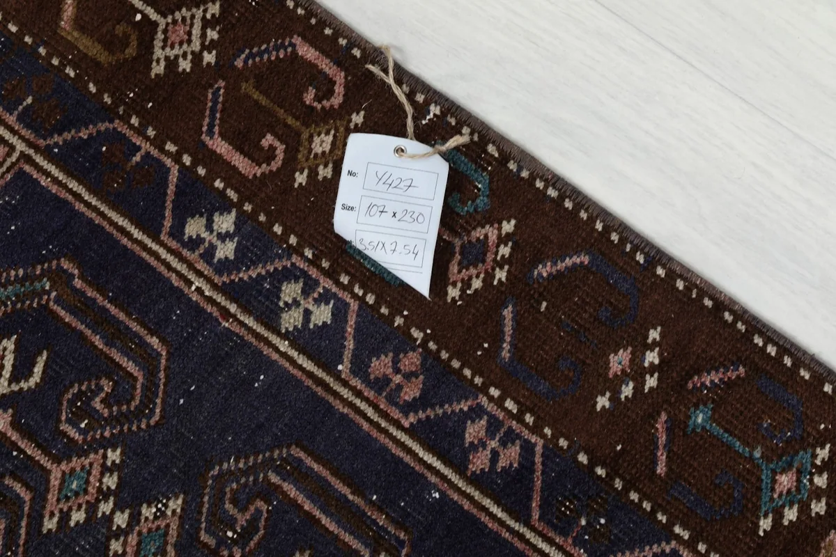 Close-up of the rug corner with a product tag showing dimensions