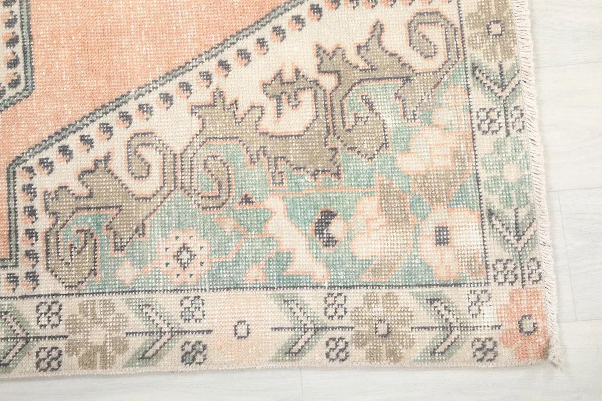 Detailed view of the corner pattern and fringe, showing the wool pile and cotton foundation
