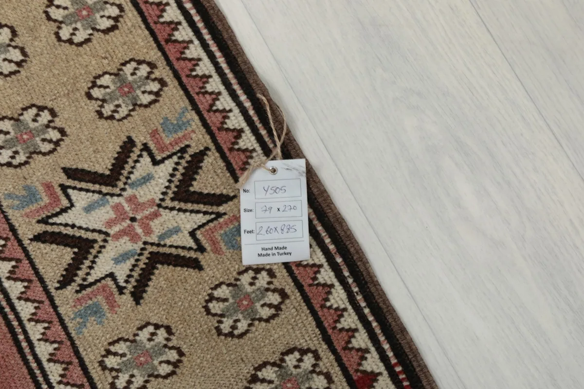 Corner of the rug with its product tag, displaying size and material information.