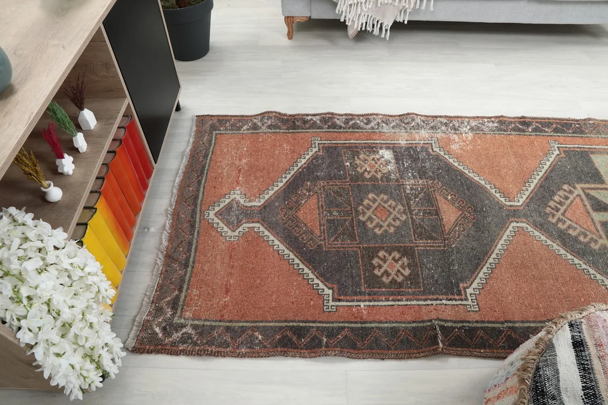 Angle shot of the rug's middle section, showing the transition between different geometric patterns.