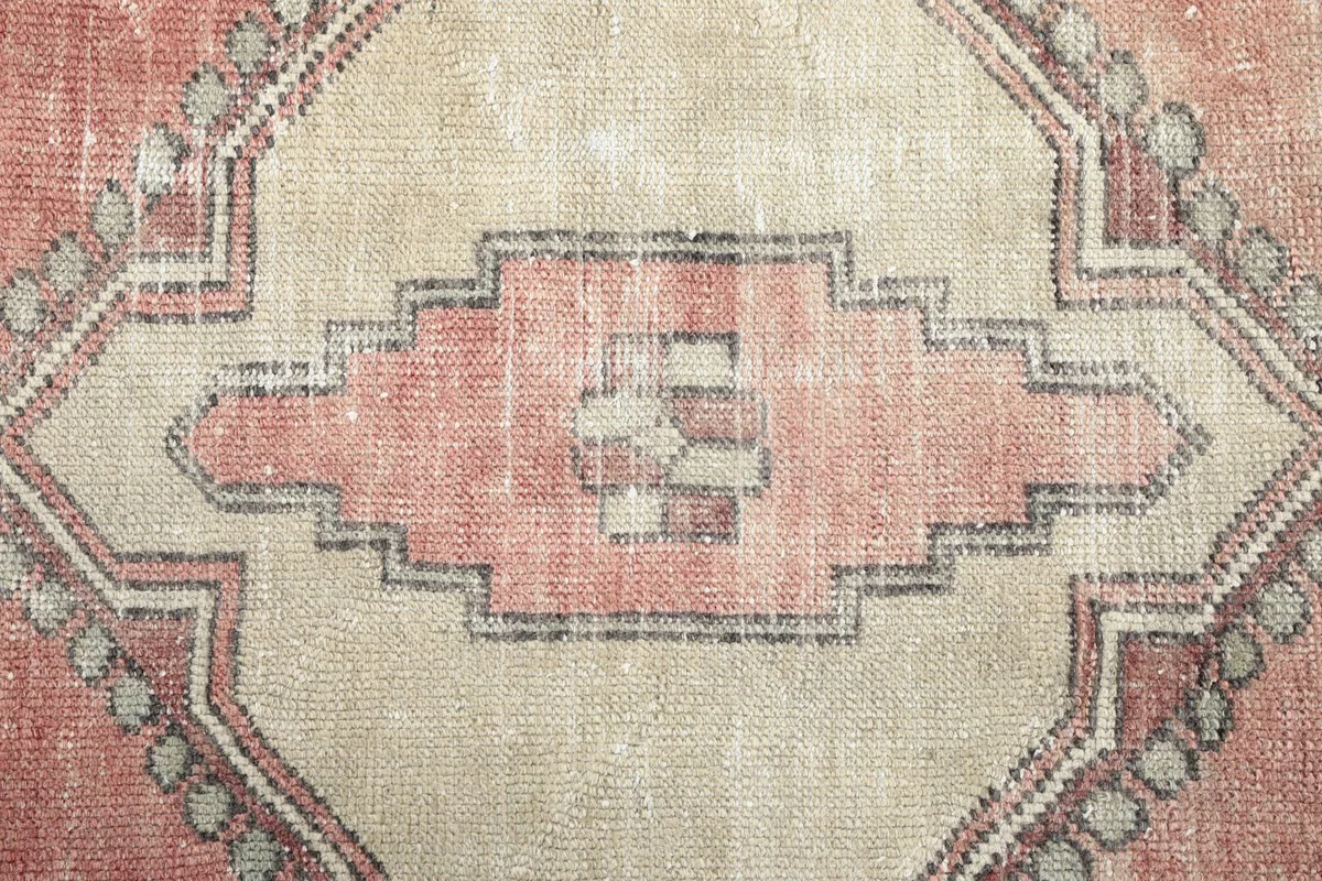 Close-up of the intricate geometric design within the central medallion