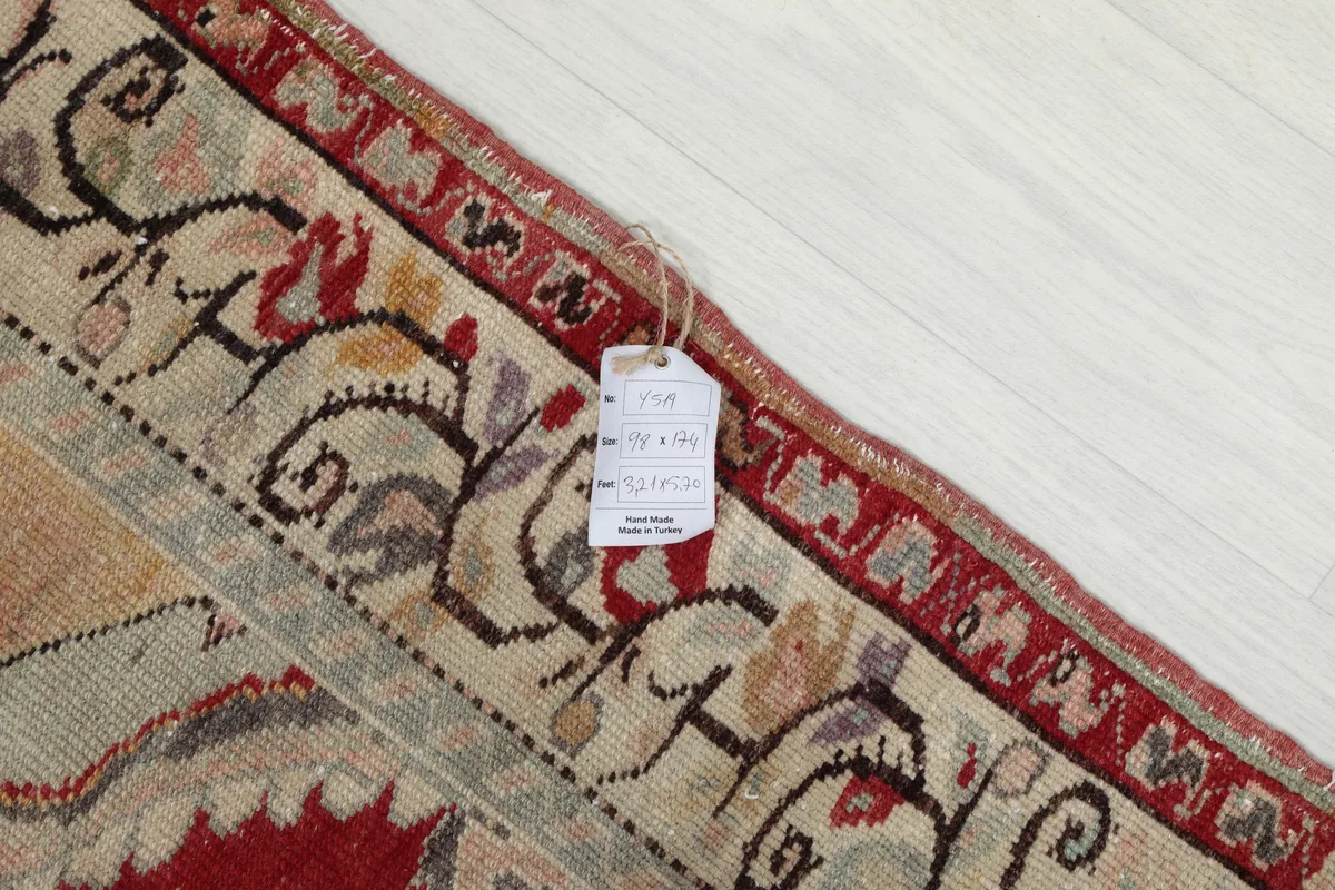 Red Medallion Anatolian Area Rug with a size tag showing dimensions 98 x 174 cm.