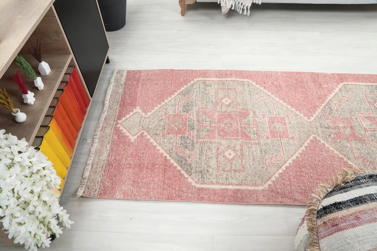 Overhead view of the runner's middle section, showcasing the repeating medallion design