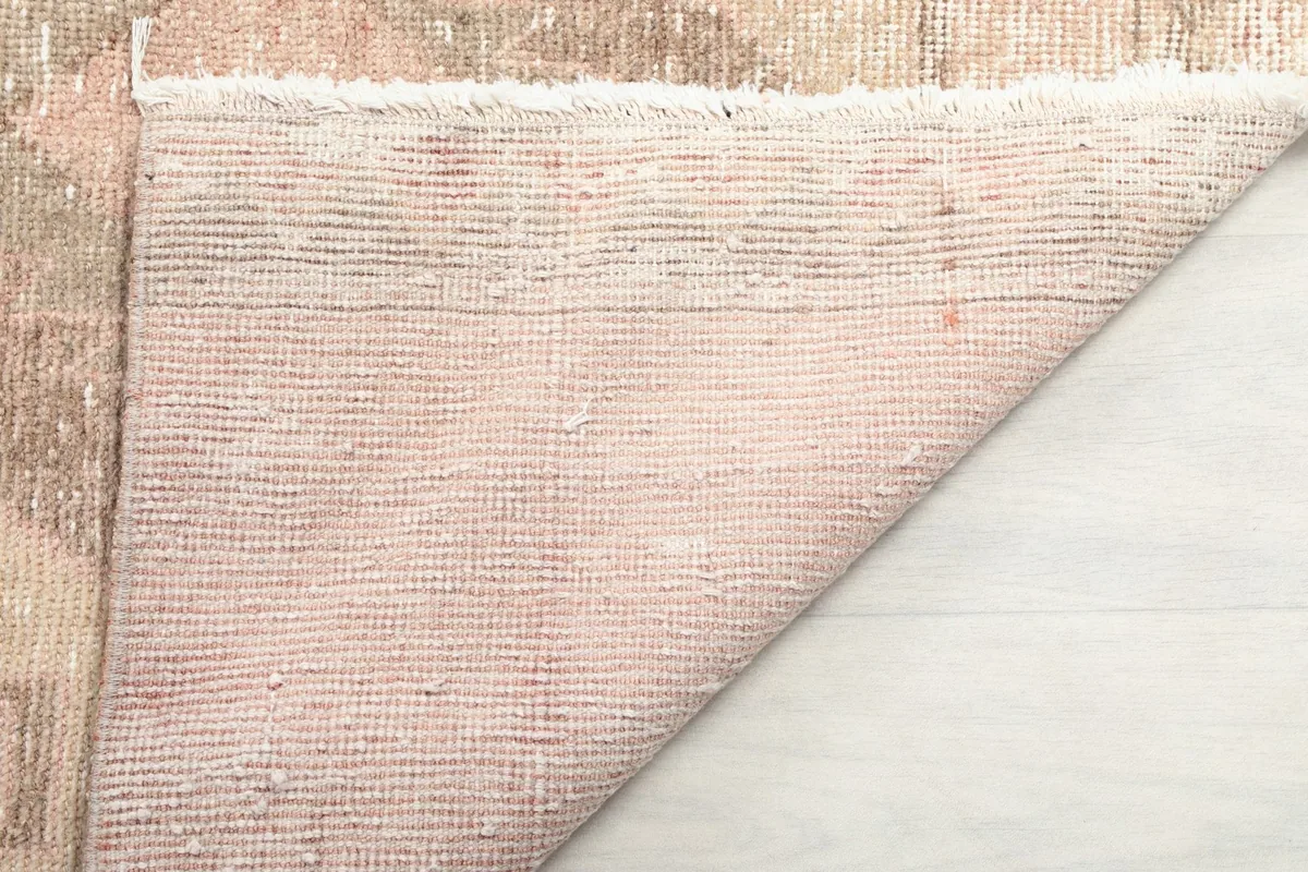 Underside view of the hand-knotted construction and cotton foundation