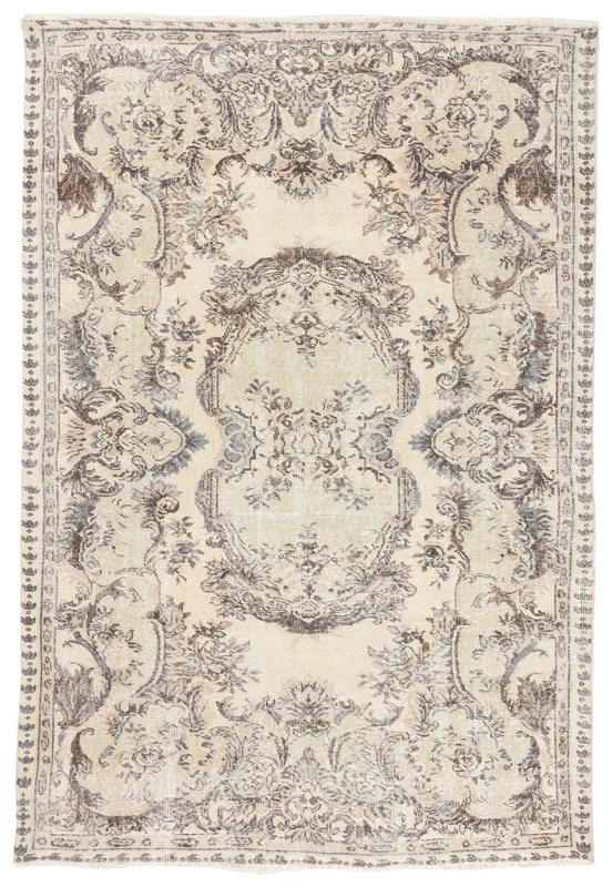 Full top view of the 5'5" x 7'10" ivory gray vintage Anatolian area rug