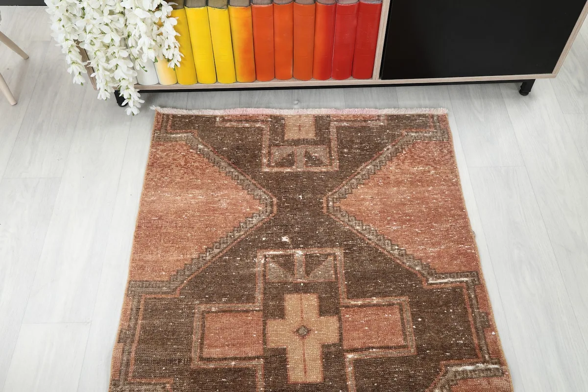 Overhead view of a section of the runner, emphasizing the alternating rust and brown geometric patterns.