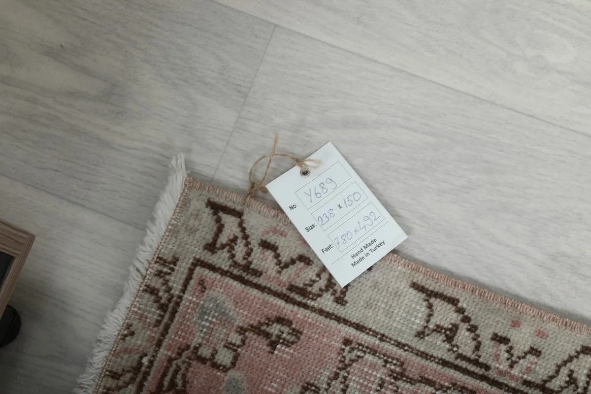 Product tag attached to the rug, displaying item number and dimensions