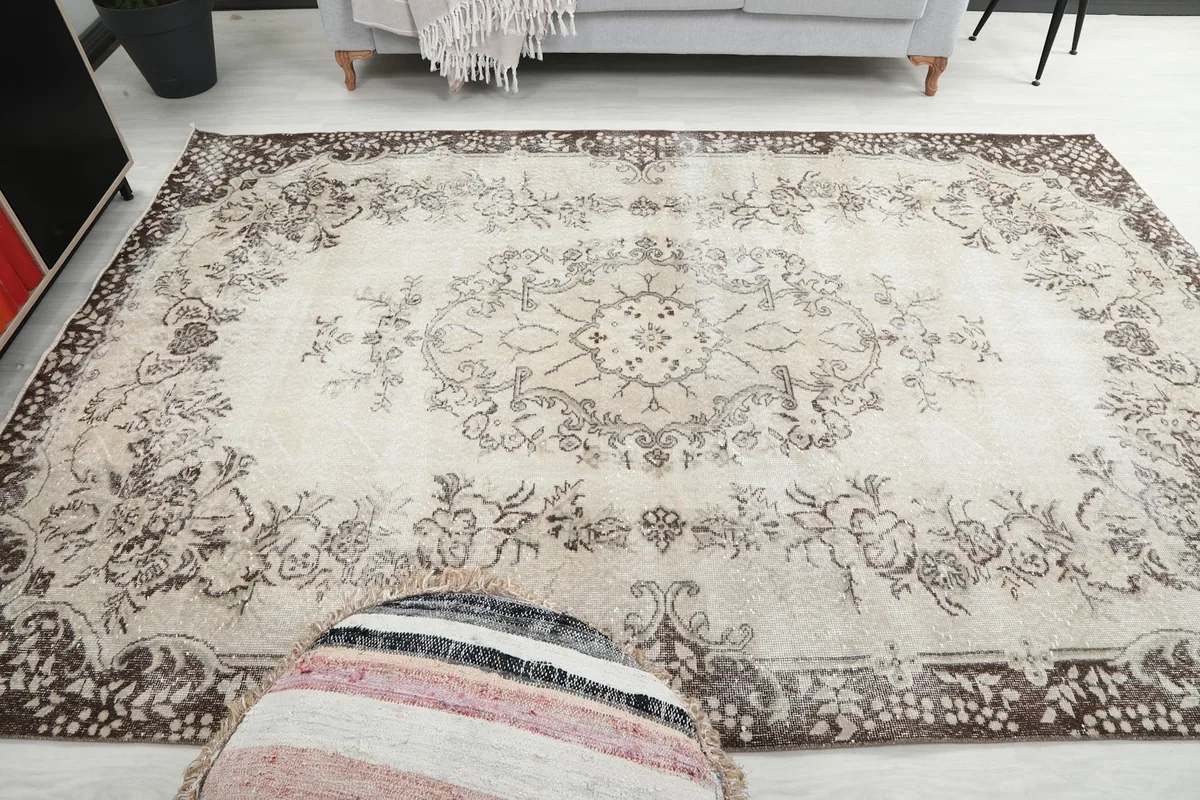 Overhead perspective of the rug, emphasizing its medium size and design