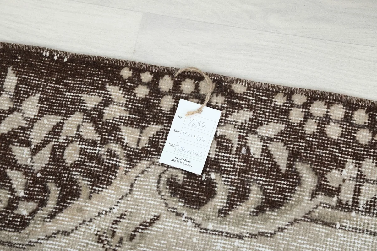 Detail of the rug's edge and a product tag attached, showing construction