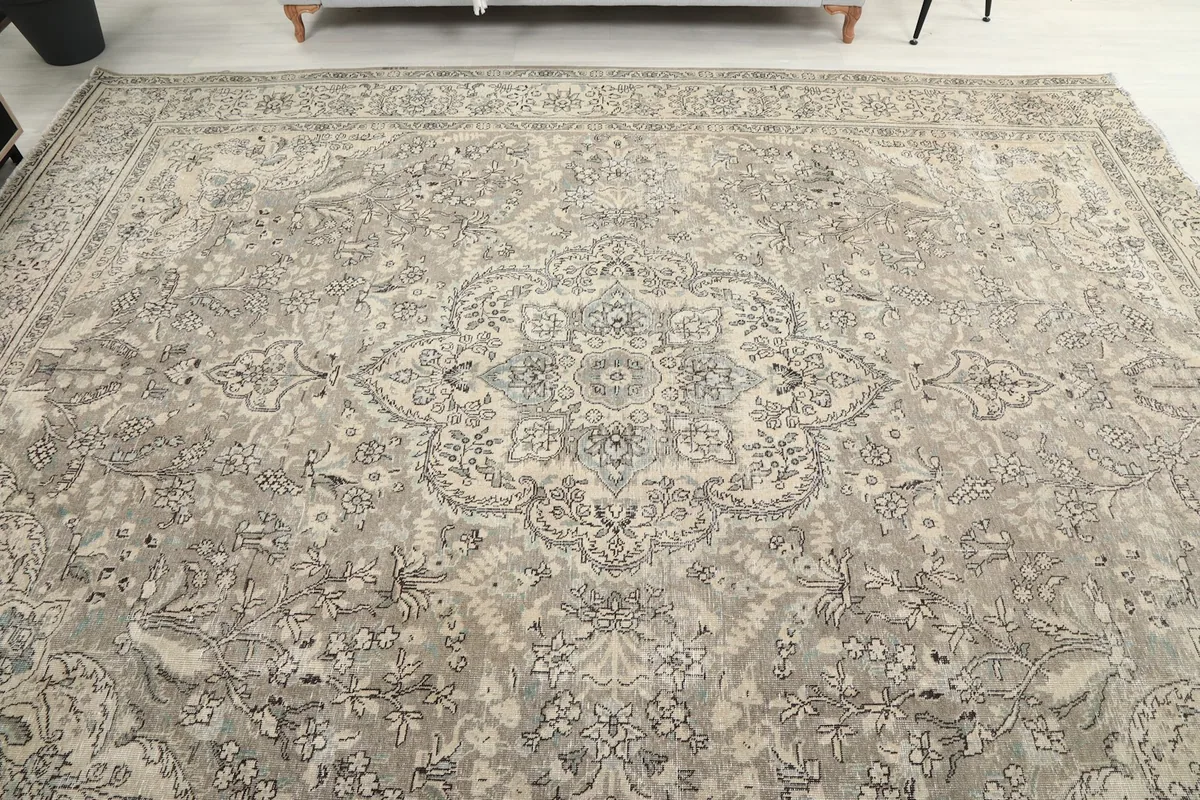 Full overhead perspective of the gray and beige vintage area rug's entire pattern