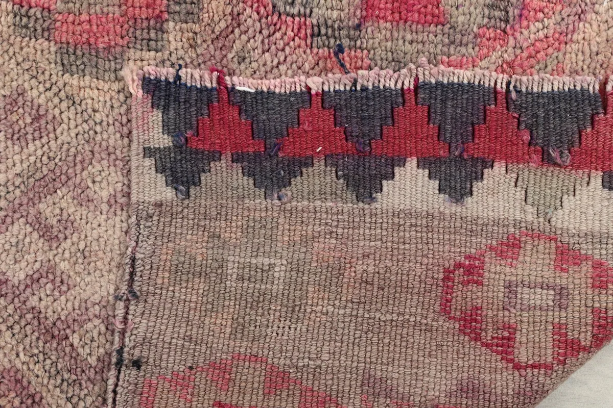 Close-up of the rug's fringe and the reverse side, showing the robust weaving