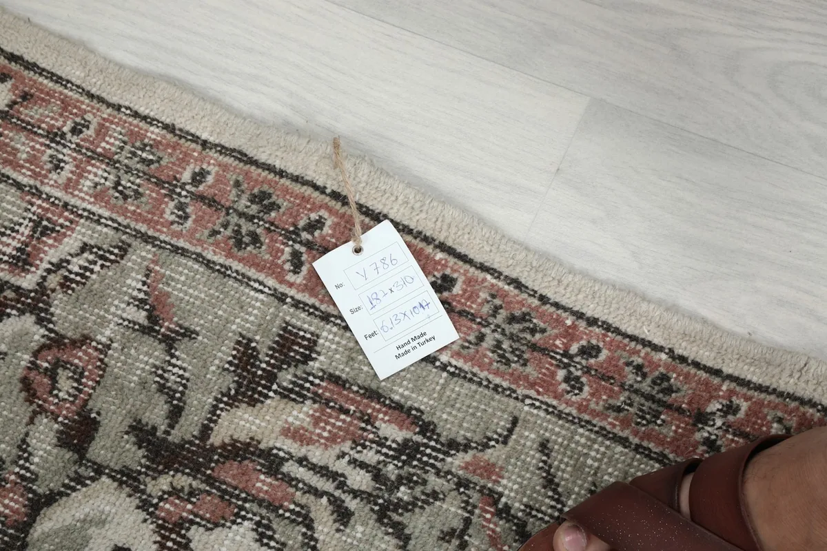 Close-up of the rug's edge with a product tag, displaying details and colors