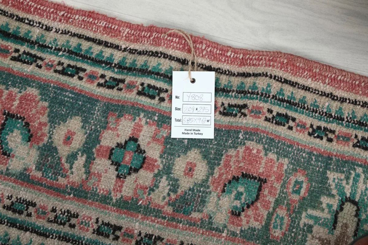 Close-up of the rug's low pile and fringe with a product tag
